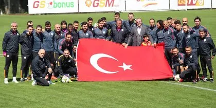 Galatasaray antrenmanında sürpriz isim!