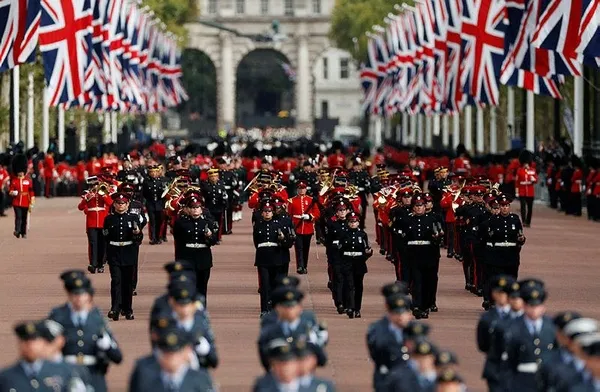 Kraliçe 2. Elizabeth son yolculuğuna uğurlandı! Aziz George Şapeli'nde defnedildi-5