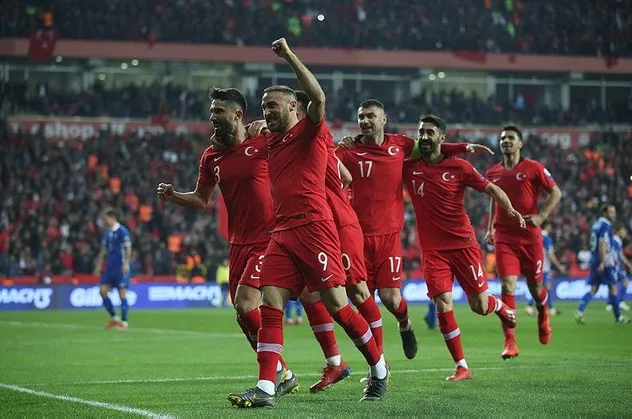 Milli Takım'da şok! Cenk Tosun sakatlandı...