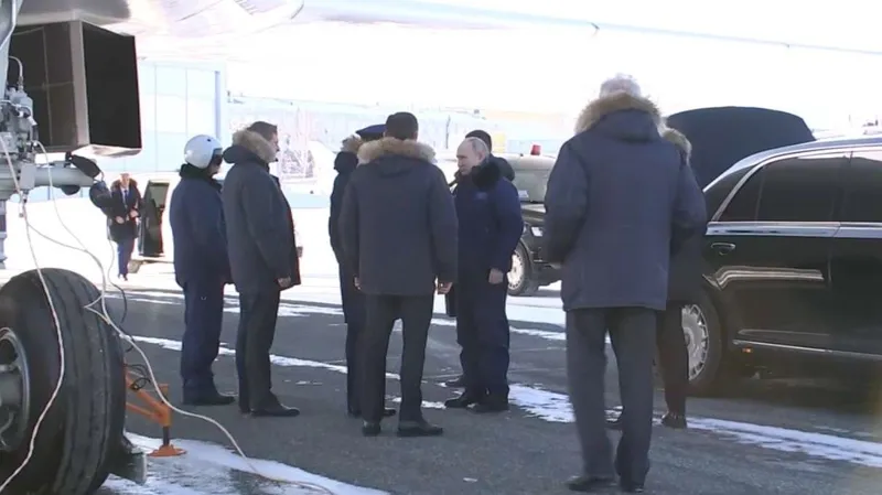 Putin Rusya’nın yeni nükleer kapasiteli bombardıman uçağıyla uçtu! Batı basını endişeli: Zamanlama manidar-1