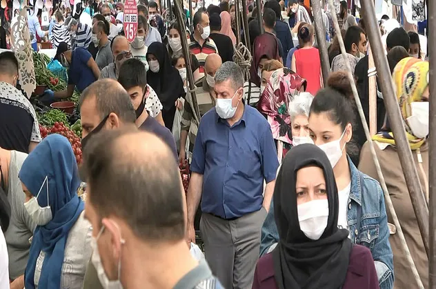 İstanbul'da pes dedirten görüntü! Adım atacak yer kalmadı