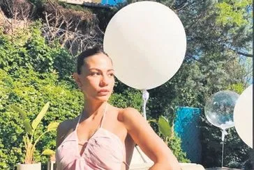 Demet Özdemir’den bayram tatilinden havuz başı paylaşımı