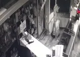 Hırsız, güvenlik kamerasına yakalandı
