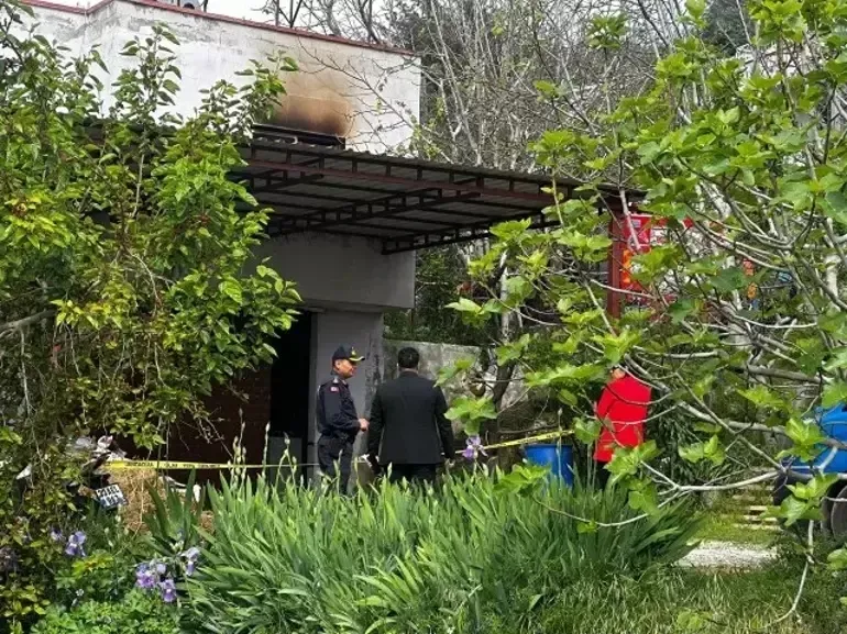 Mersin'de akılalmaz cinayet! Anne ve oğlunu evde, babayı arabada ateşe verdi!-2