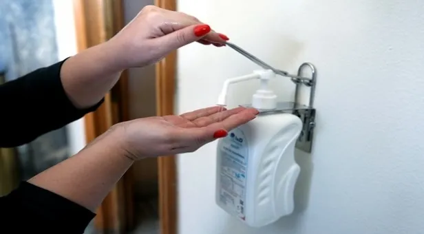 son-dakika-dezenfektan-hilesi-ortaya-cikti-tespiti-cok-zor-1601620810327.jpg Son dakika: Dezenfektana bile hile karıştı! Tespiti çok zor...-2