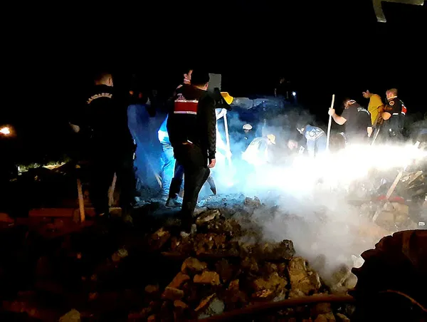 boluda-bir-evde-cikan-yanginda-iki-cocuk-yasamini-yitirdi-1594709787689.jpg Bolu'da bir evde çıkan yangında iki çocuk yaşamını yitirdi-3