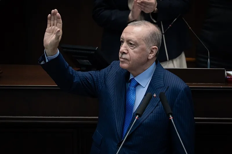 baskan-erdogandan-chpye-siz-bu-kafayla-sandikta-cok-tokat-yersiniz-kurultay-savasina-gonderme-biz-taraf-degili-1781087606572.jpeg Başkan Erdoğan'dan CHP'ye: Siz bu kafayla sandıkta çok tokat yersiniz | Kurultay savaşına gönderme: Biz taraf değiliz-6