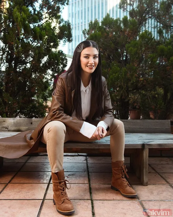 Ceren Benderlioğlu en cesur haliyle sosyal medyayı salladı! Duru güzelliği dikkat çekti! Eşkıya Dünyaya Hükümdar Olmaz'ın Ömür’üydü... - 7