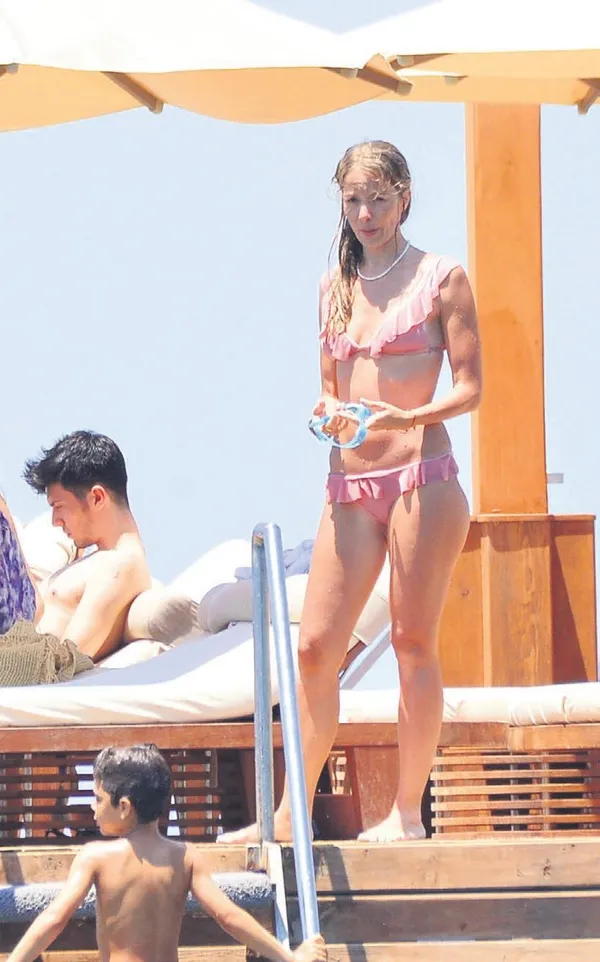 guzel-oyuncu-bade-iscilden-bodrumdaki-fahis-fiyatlara-sert-tepki-ben-lahmacunumu-1684353372850.jpeg Güzel oyuncu Bade İşçil'den Bodrum'daki fahiş fiyatlara sert tepki: "Ben lahmacunumu...."-4