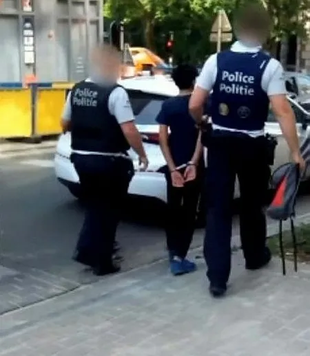 Belçika polisi 13 yaşındaki çocuğu ters kelepçe takarak gözaltına aldı-1
