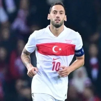 Hakan Çalhanoğlu Bülent Korkmaz’ı geçti
