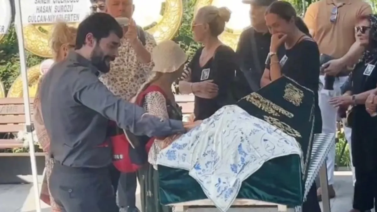 Ebru Şahin’in vefasızlığı pes dedirtti! 3 yıllık rol arkadaşı Akın Akınözü’nün acı gününde yanında olmadı tepkiler peş peşe geldi