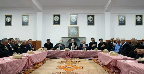 baskan-erdogan-vatandasin-evine-misafir-oldu-1659992747031.jpg Başkan Erdoğan vatandaşın evine misafir oldu-2