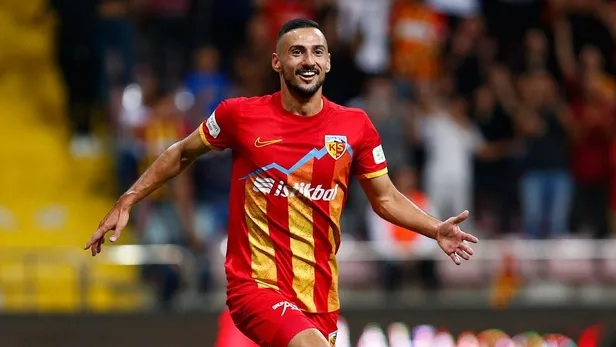 kulup-tarihinin-rekorunu-kirdilar-fenerbahceden-dudak-ucuklatan-harcama-1675298399224.jpeg Kulüp tarihinin rekorunu kırdılar! Fenerbahçe'den dudak uçuklatan harcama-2