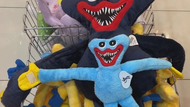 huggy-wuggy-oyuncak-nedir-anlami-ne-huggy-wuggy-nasil-bir-oyun-neden-yasaklandi-bakanliktan-toplatma-karari-ge-1668528508404.jpg