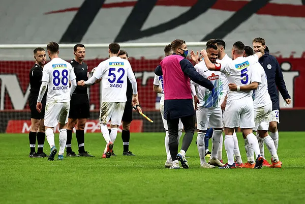 galatasarayda-fatih-terim-ve-umit-davala-caykur-rizespor-macindaki-hakereti-nedeniyle-pfdkya-sevk-edildi-1616517566914.jpg Galatasaray'da Fatih Terim ve Ümit Davala Çaykur Rizespor maçındaki 'hakereti' nedeniyle PFDK'ya sevk edildi-3