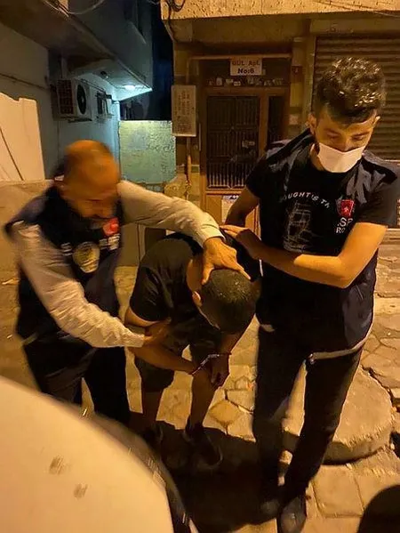 Küçükçekmece'de uygunsuz görüntü ile şantaj ve gasp şüphelisi 5 kişi yakalandı! Akılalmaz yöntem-1