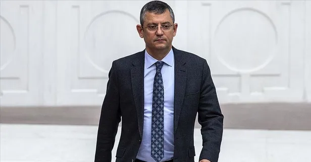 Pervin Chakar'ın elini öpmüştü! Şehitlere taziye mesajı paylaşan fırıldak Özgür Özel'e tepki yağdı: "Samimi değilsiniz"