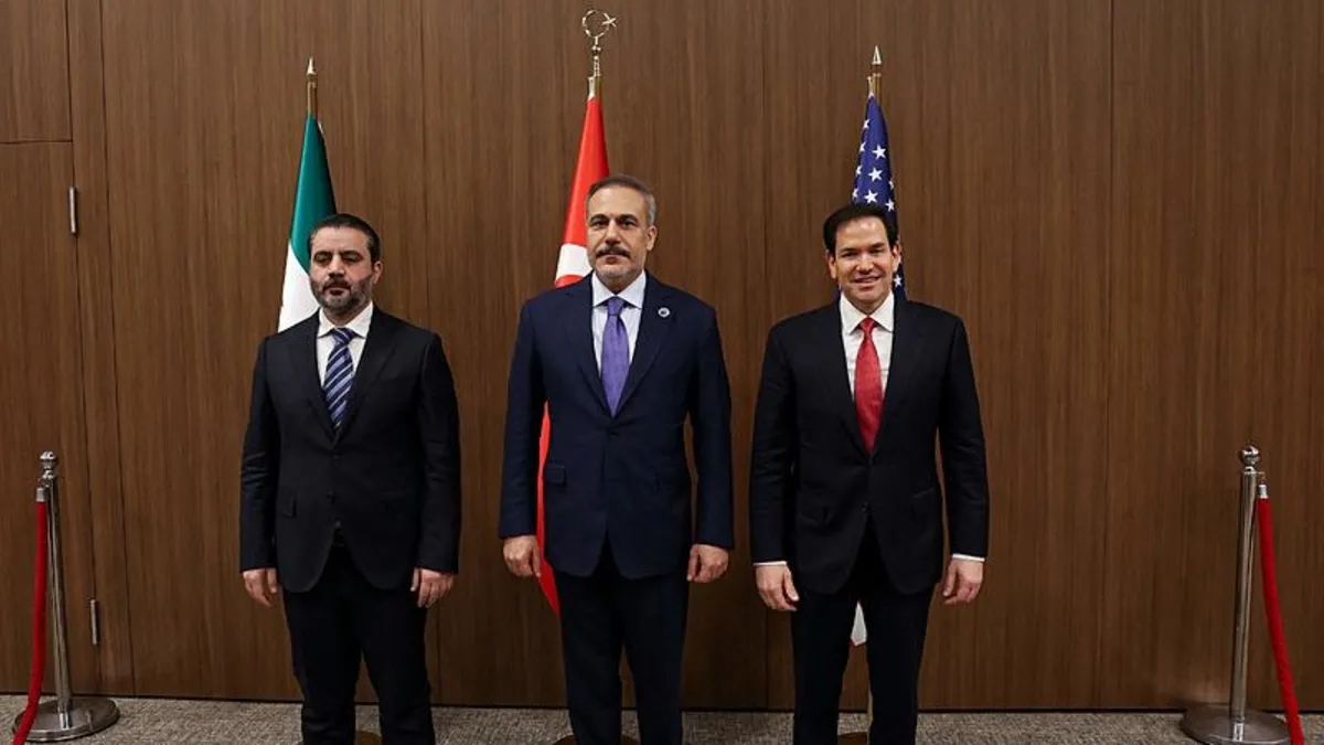 Bakan Hakan Fidan ABD'li ve Suriyeli mevkidaşları ile bir araya geldi! Görüşmeye Başkan Erdoğan da çevrimiçi katıldı! Hangi konular ele alındı?