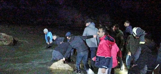 batmanda-otomobil-kopruden-dustu-3-olu-1674245051322.jpeg Batman'da otomobil köprüden düştü. 3 ölü-2