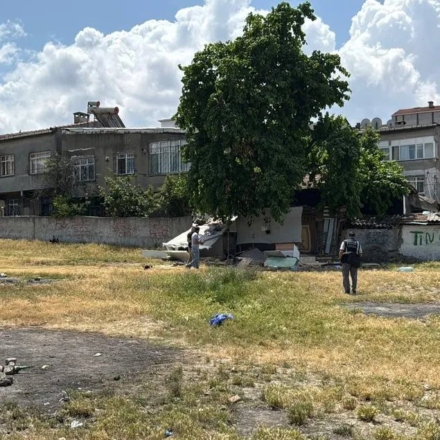 Boş arazide bir erkek cesedi bulundu