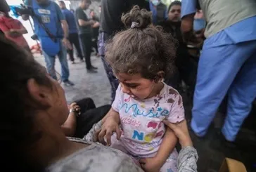 Katil İsrai! Gazze’de içinde yaralıların olduğu ambulansa alçak saldırı
