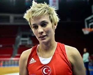 Işıl Alben yuvasında!