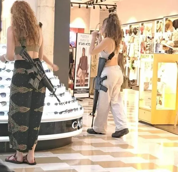 katliam-sonrasi-israilde-silah-ruhsati-basvurulari-7-ekimden-bu-yana-rekor-kirdi-1699897318653.jpg İsrail'de sivil halk silahlanıyor! Katliam sonrası silah ruhsatı başvurularına büyük talep: 7 Ekim'den bu yana rekor kırdı-6