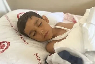 Köpekten kaçan çocuk kolunu kırdı