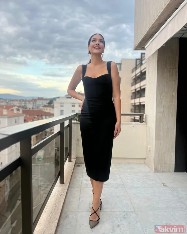 Bergüzar Korel’in balkon pozları ortalığı yakıp kavurdu! Vücudunu saran elbisesiyle paylaştı! - 10