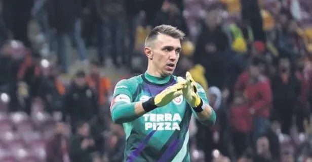 Muslera Kasım’da dönüyor