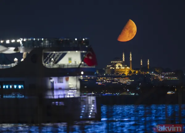 İstanbul'da kartpostallık görüntüler... Yarım ay büyüledi - 6