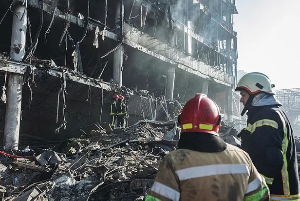 rusya-savunma-bakanligi-duyurdu-kievdeki-avm-roketatar-yerlestirildigi-icin-vuruldu-1647885794184.jpeg Rusya Savunma Bakanlığı duyurdu: Kiev’deki AVM, roketatar yerleştirildiği için vuruldu-2