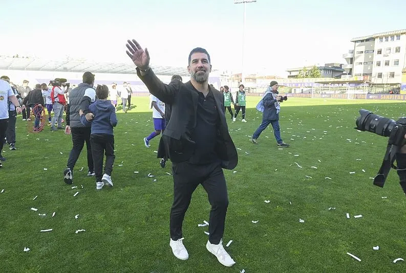 Arda Turan’dan Fenerbahçeli yıldıza kanca!