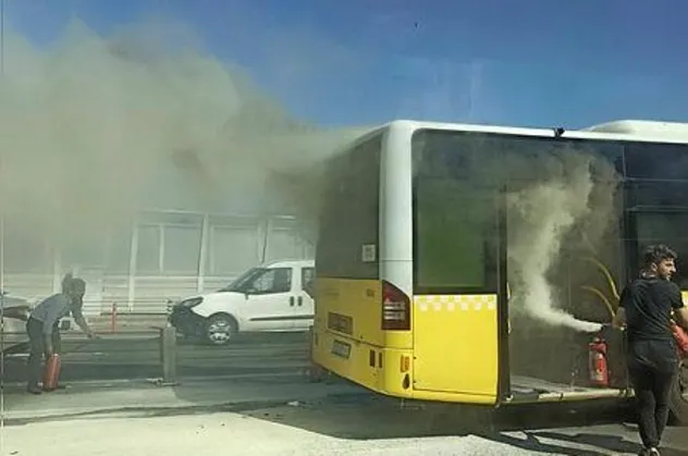 Son dakika: Haliç'te metrobüs yangını!