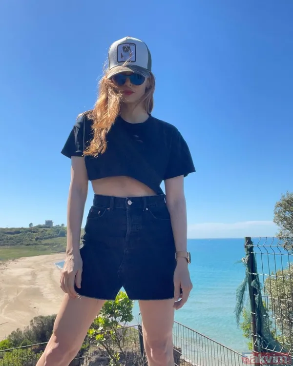 45 yaşındaki Mine Tugay’dan kırmızı bikinili havuz pozu! En doğal haliyle sosyal medyada paylaştı! - 4