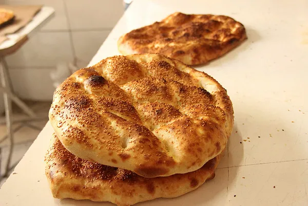 1619678855865.jpg Ramazan pidesinin içinden vida çıktı! Vatandaş neye uğradığını şaşırdı-4