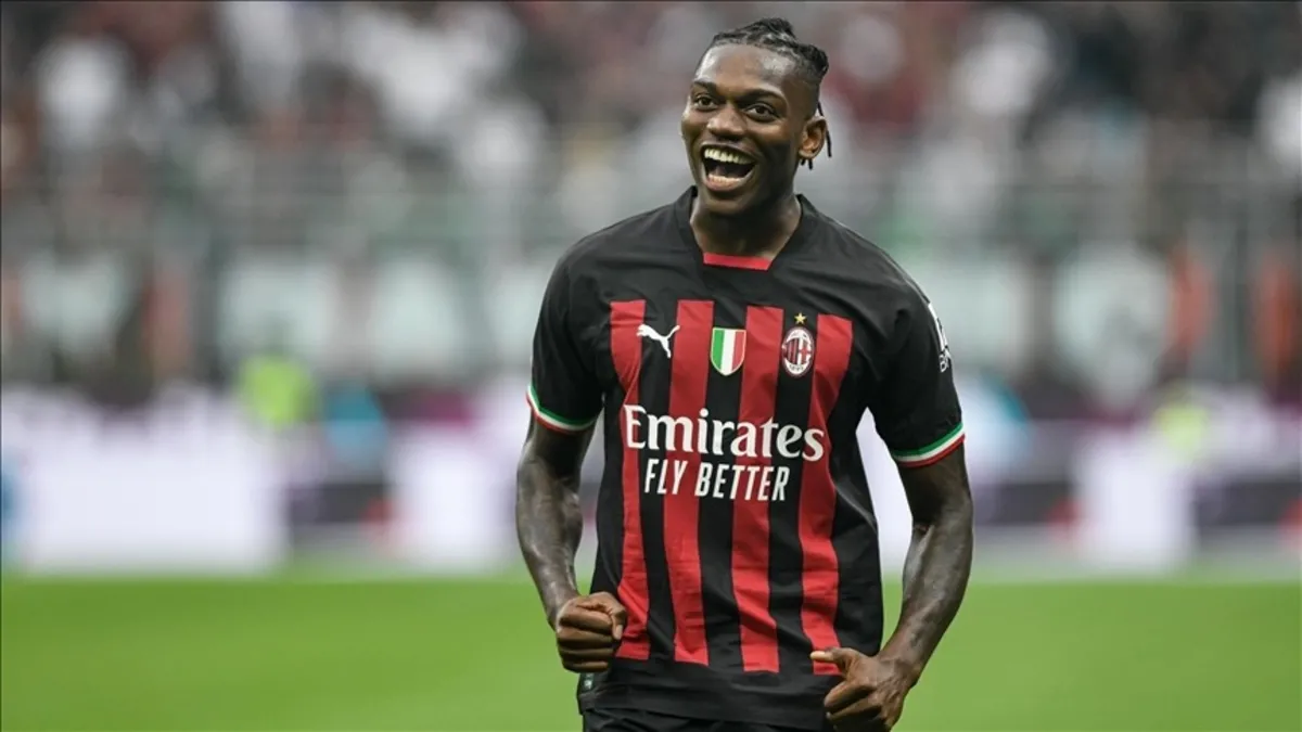 Fenerbahçe'de Aziz Yıldırım ve Hakan Safi, Milan'ın yıldızı Rafa Leao için yarışta