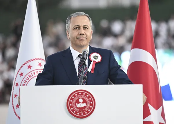 ak-partiden-yerel-secim-starti-bakanlar-milletvekilleri-il-ve-ilce-yetkilileri-kadrolar-sahaya-iniyor-1691132203151.jpg