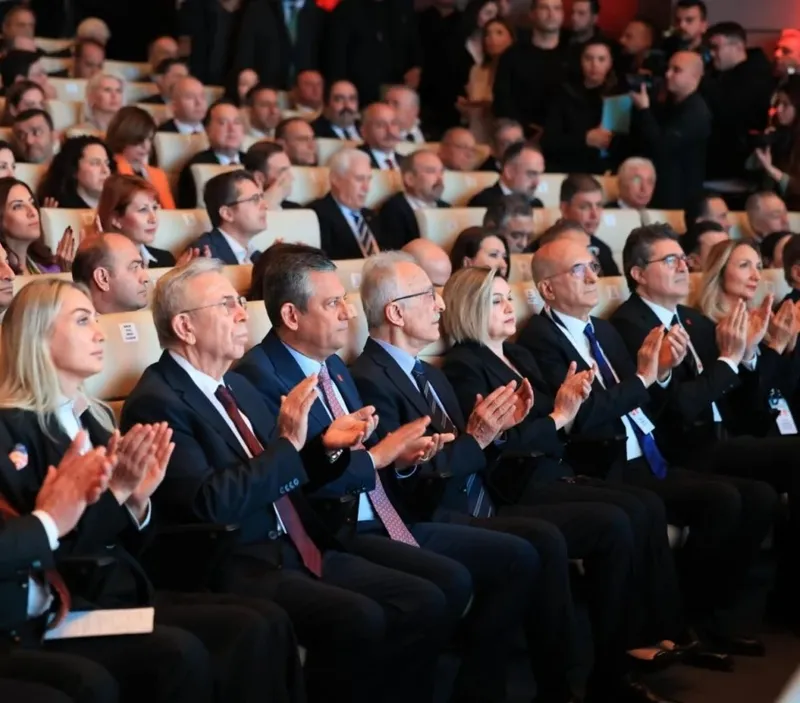 Özgür Özel top çevirdi... İBB yolsuzları CHP kurullarına girdi! İmamoğlu Kılıçdaroğlu'na salladı | Mansur Yavaş'ın adaylığına kesik-5