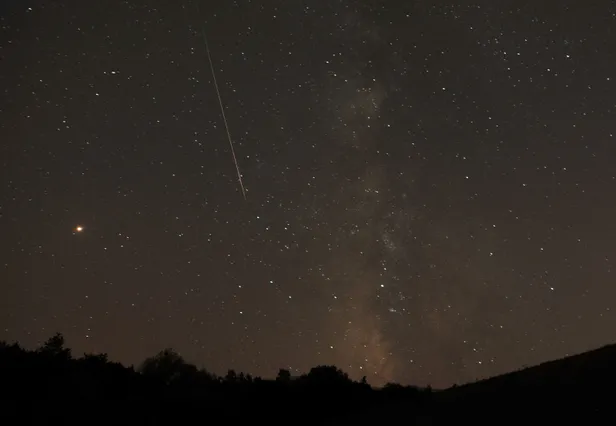 perseid-meteor-yagmuru-ne-zaman-saat-kacta-nereden-izlenir-meteor-yagmuru-turkiyeden-izlenebilecek-mi-1597262272464.jpg