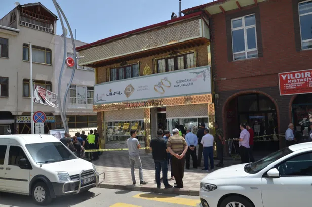 Tokat'ta inanılmaz kuyumcu soygunu! Bomba süsü verdiği paketle altınları çaldı-6