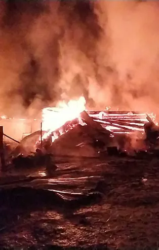 Kastamonu'da yangın! Bir ev ve ahır küle döndü