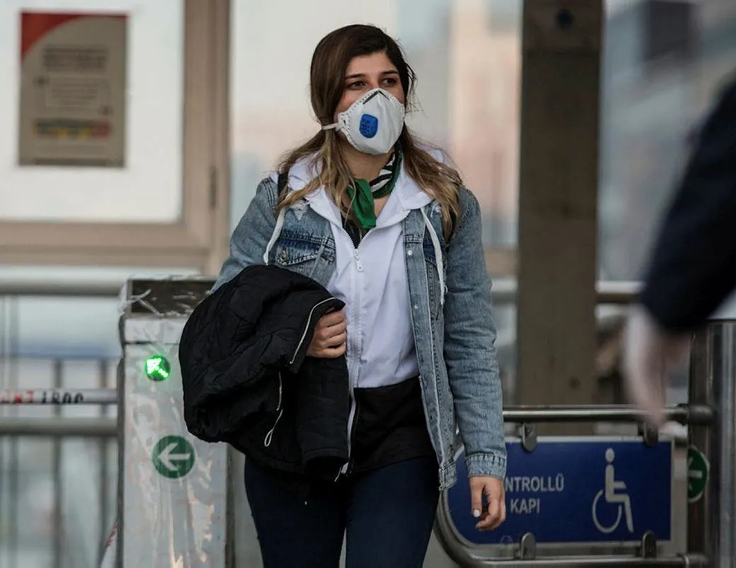 Toplu taşımada maskeli dönem