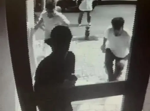 kadikoyde-fatma-duygu-ozkan-4kattan-yere-cakildi-gorgu-taniklari-camdan-atildi-dedi-avukat-gozaltina-alindi-1692111282725.jpeg Kadıköy'de Fatma Duygu Özkan 4.kattan yere çakıldı! Görgü tanıkları “Camdan atıldı” dedi, avukat gözaltına alındı-7