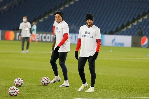 Başakşehir PSG ile oynanan maçta Webo’ya yapılan ırkçı saldırı sonrası dünyaya ders verdi-2