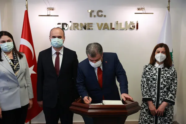 son-dakika-saglik-bakani-fahrettin-koca-vaka-sayilarinin-dusmesini-test-sayilarinin-azalmasina-baglayanlara-yanit-verdi-basvuran-sayisi-azaliyor-1620038902351.jpg SON DAKİKA: 18 yaş üstü aşı ne zaman? Sağlık Bakanı Fahrettin Koca: Yazın 18 yaş üstünü aşılamak istiyoruz-7