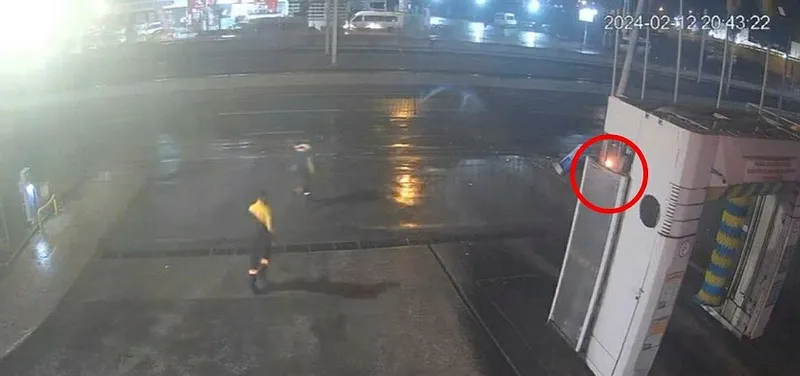 1707802234462.jpeg Bursa'da tur otobüsü aydınlatma direğine çarptı: 10 yaralı-3