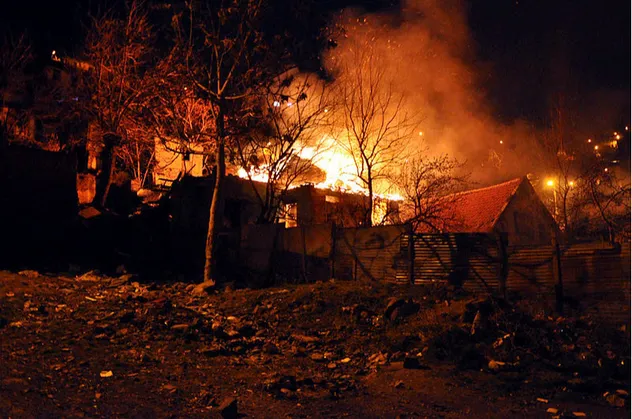 Ankara'da korkutan yangın! Gecekondu kül oldu