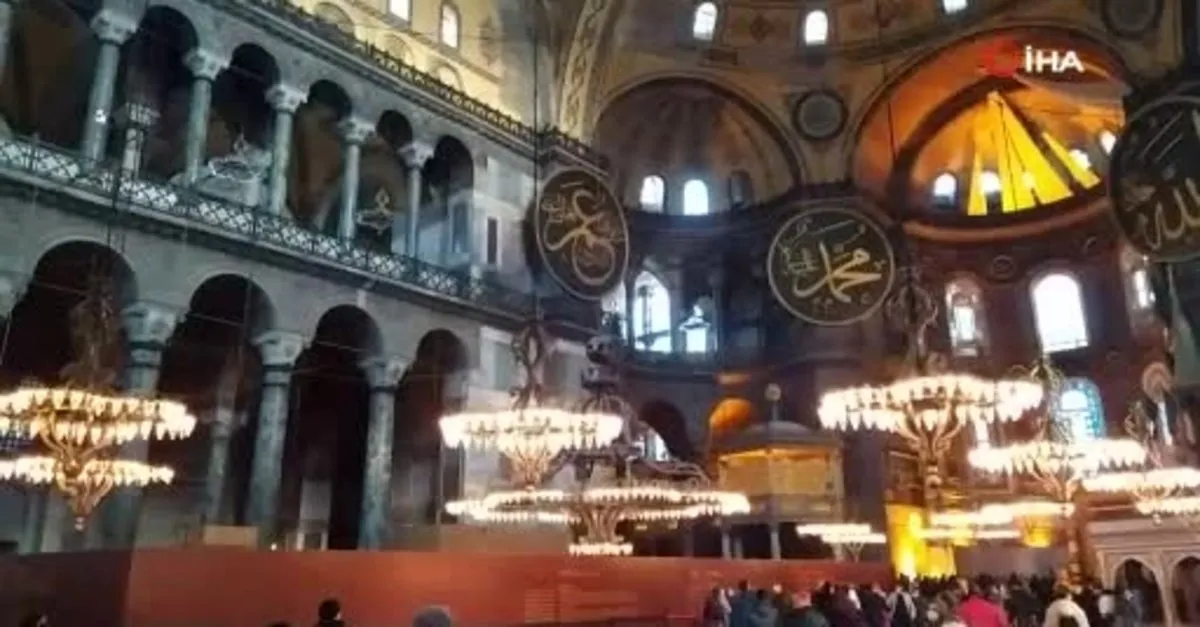 Ayasofya Camii içindeki dev iskele 7 yıl sonra kaldırıldı...  ’Serafim Melekleri’ görüldü